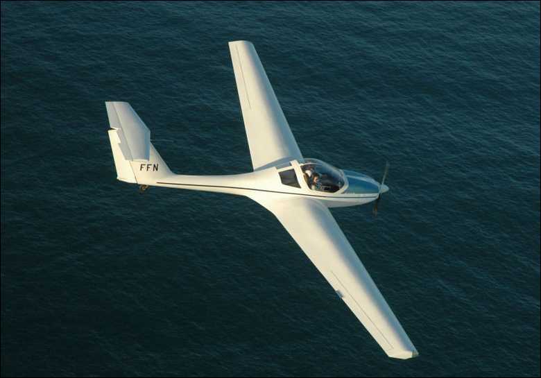 Grob_Motorglider_over_Cape_Byron.jpg