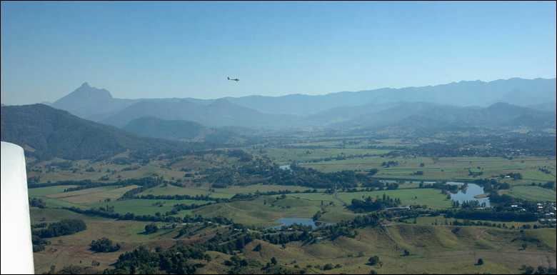 Murwillumbah,_Late_Autumn_2006_Glide_Approach.jpg