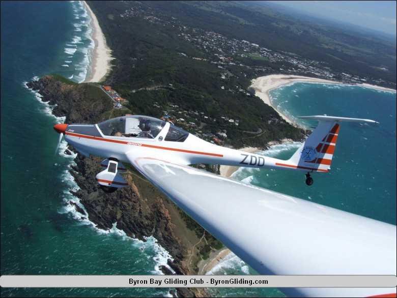 Dimona_Motor_Glider_over_Cape_Byron.jpg