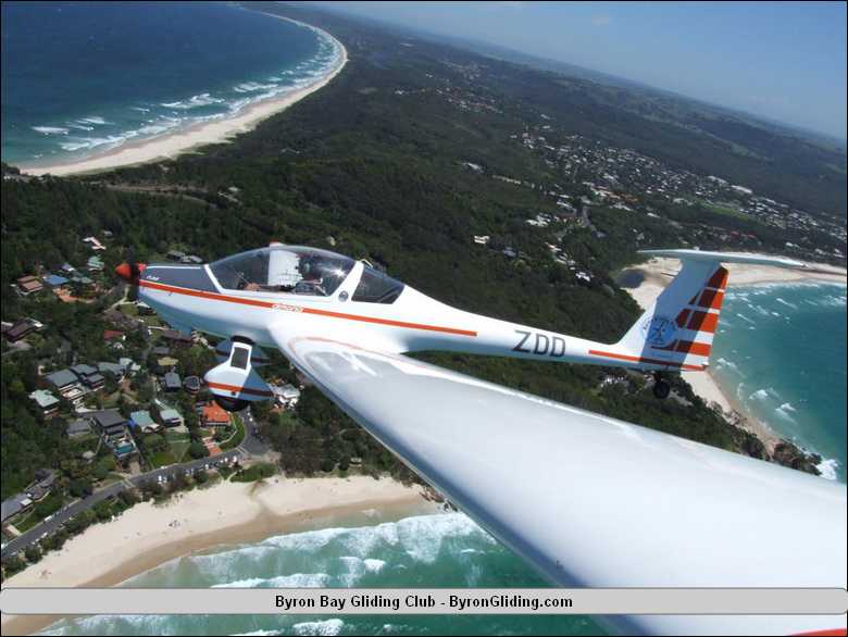 Dimona_Motor_Glider_over_Watego_Beach.jpg
