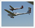 Two_Gliders_Flying_over_Byron_Bay.jpg