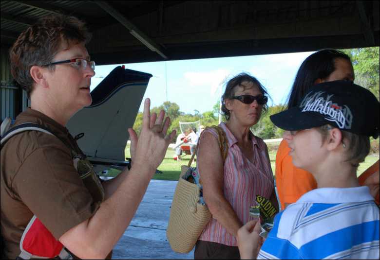 blind_kids_DSC_4582_signing.JPG
