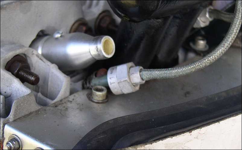 Auto_Sparkplug_Adaptors_fitted_3.jpg