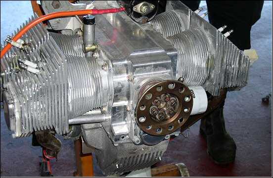 Jabiru_4_cyl_engine_-_front_view.jpg